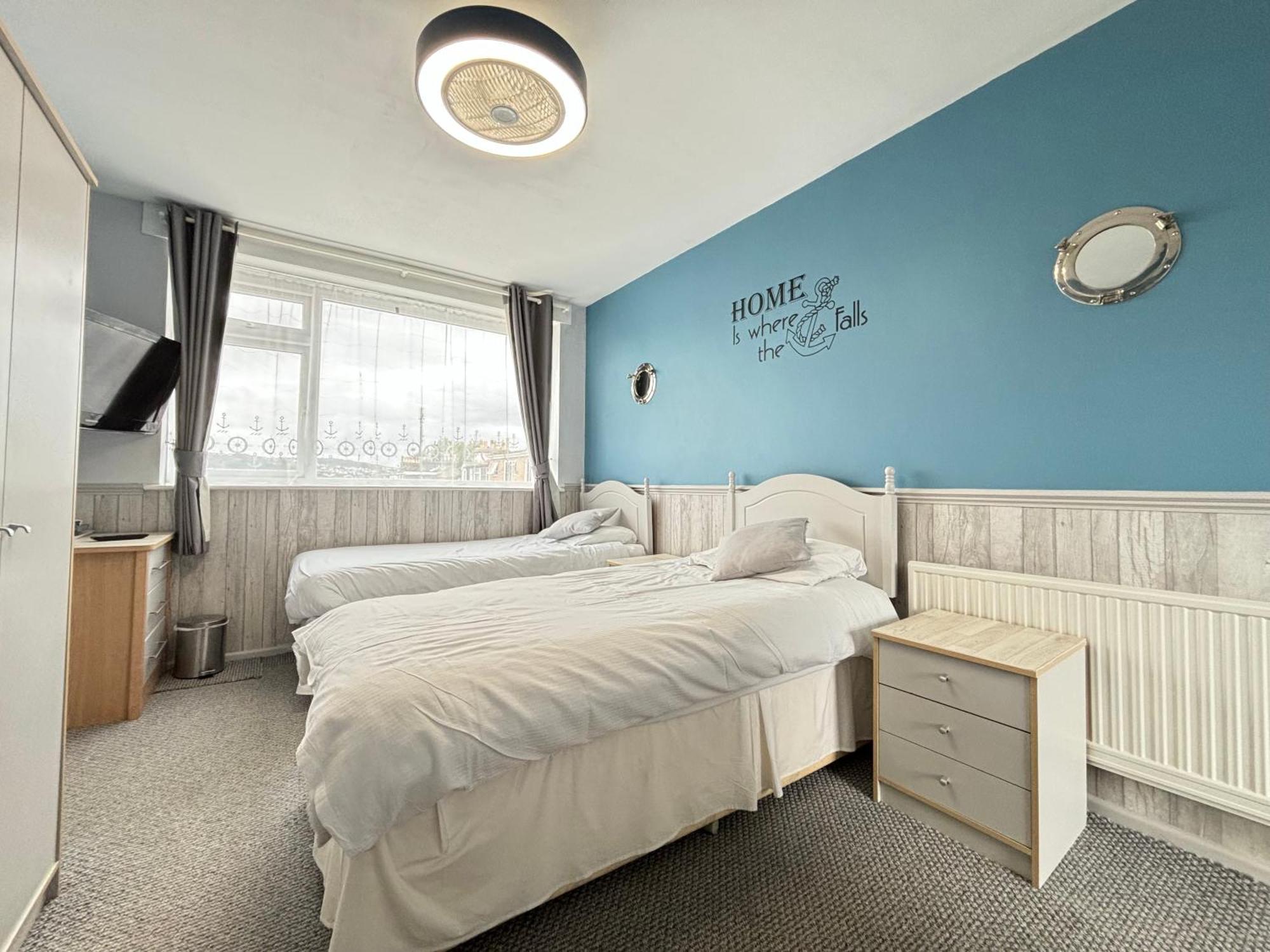 Three Palms Hotel Пейнтон Екстер'єр фото