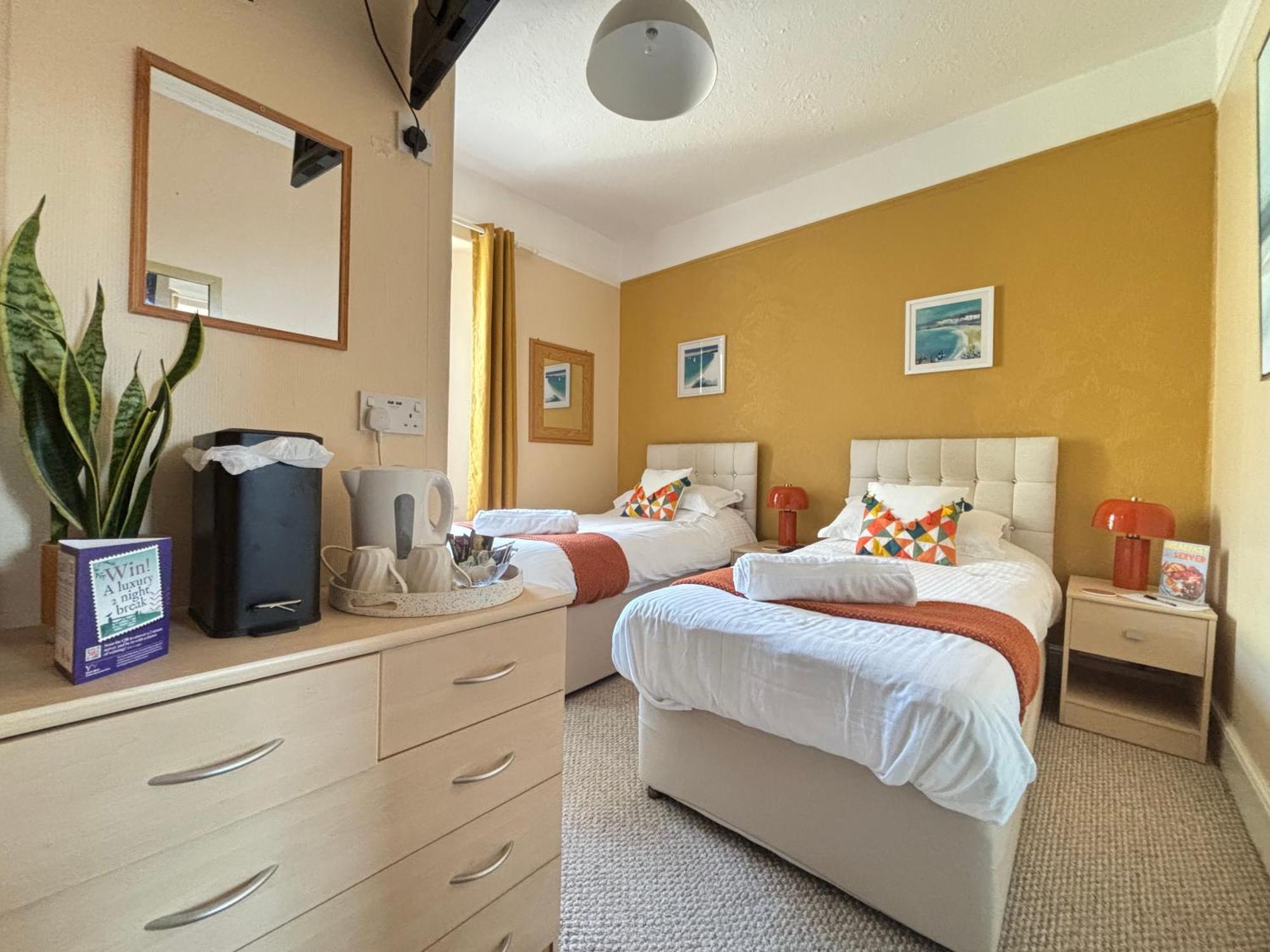 Three Palms Hotel Пейнтон Екстер'єр фото